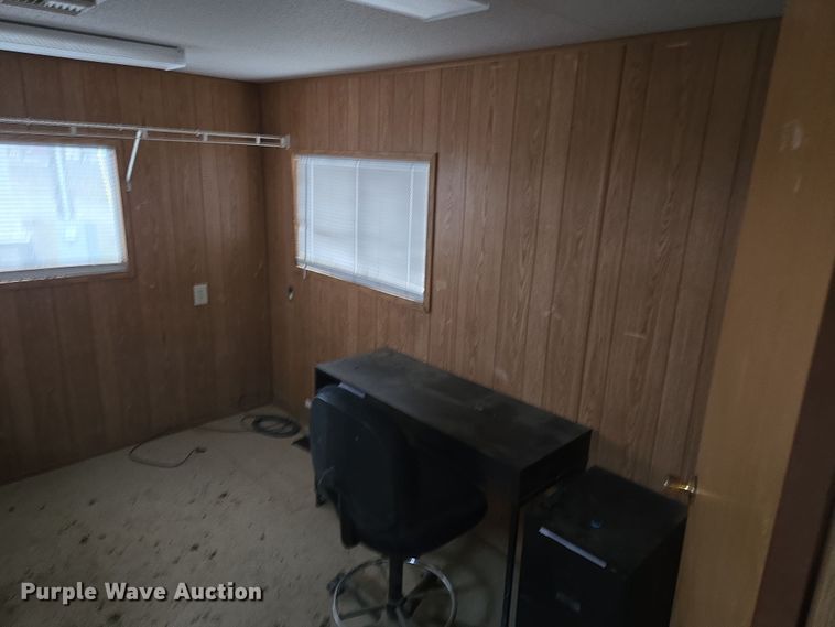 image for item EQ6761 2006 mobile office