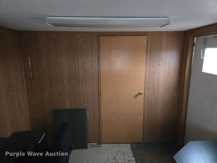 image for item EQ6761 2006 mobile office