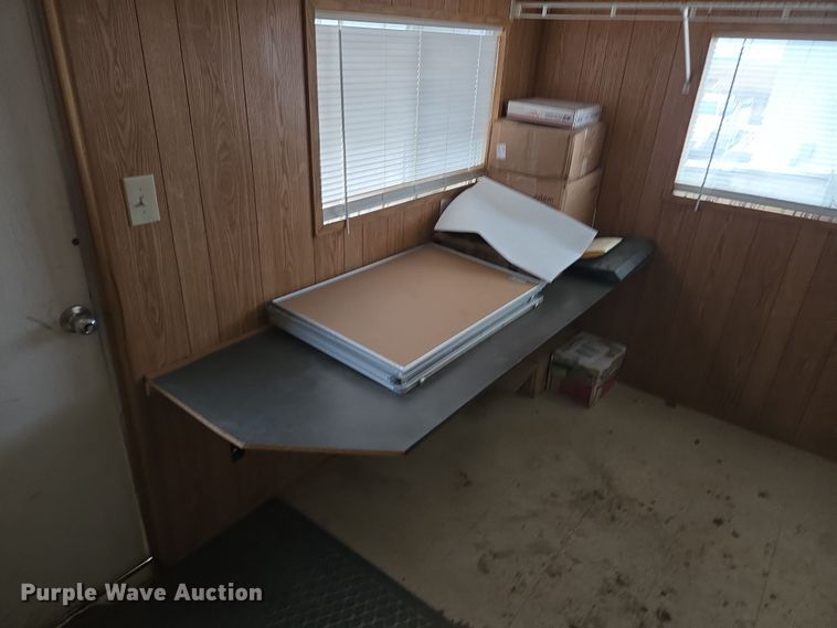 image for item EQ6761 2006 mobile office