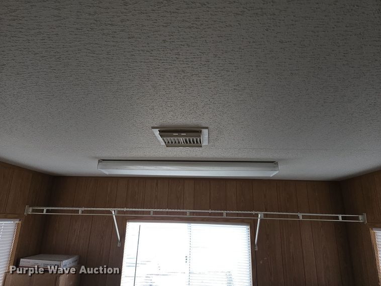 image for item EQ6761 2006 mobile office