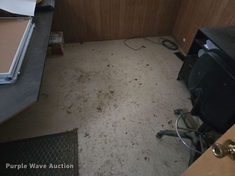 image for item EQ6761 2006 mobile office