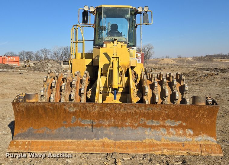 image for item EQ6762 2005 Caterpillar  815F soil compactor