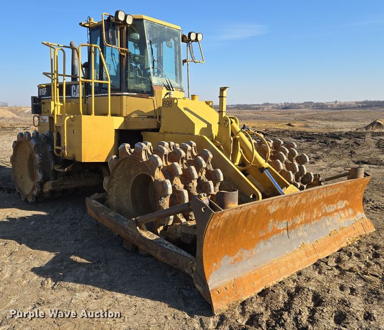 image for item EQ6762 2005 Caterpillar  815F soil compactor