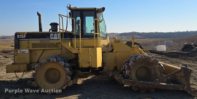 image for item EQ6762 2005 Caterpillar  815F soil compactor