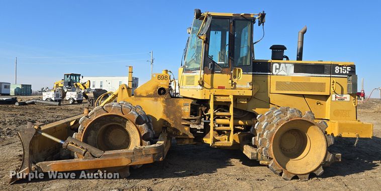 image for item EQ6762 2005 Caterpillar  815F soil compactor