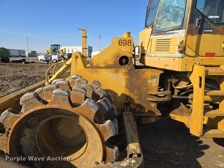 image for item EQ6762 2005 Caterpillar  815F soil compactor