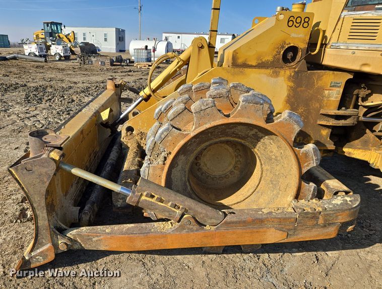 image for item EQ6762 2005 Caterpillar  815F soil compactor