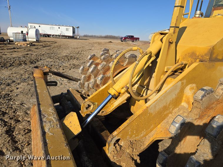 image for item EQ6762 2005 Caterpillar  815F soil compactor