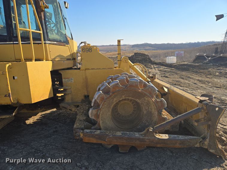 image for item EQ6762 2005 Caterpillar  815F soil compactor