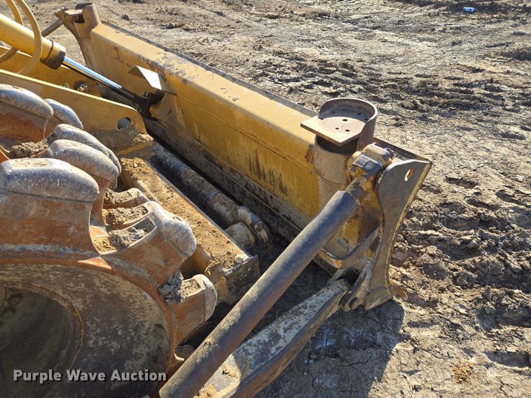 image for item EQ6762 2005 Caterpillar  815F soil compactor