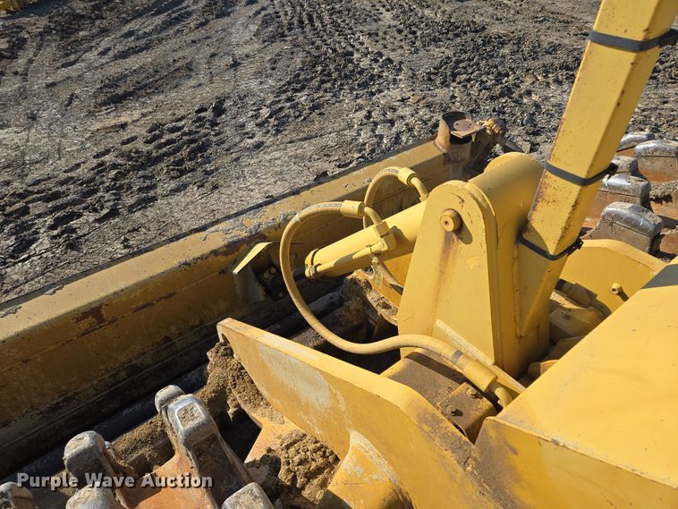 image for item EQ6762 2005 Caterpillar  815F soil compactor
