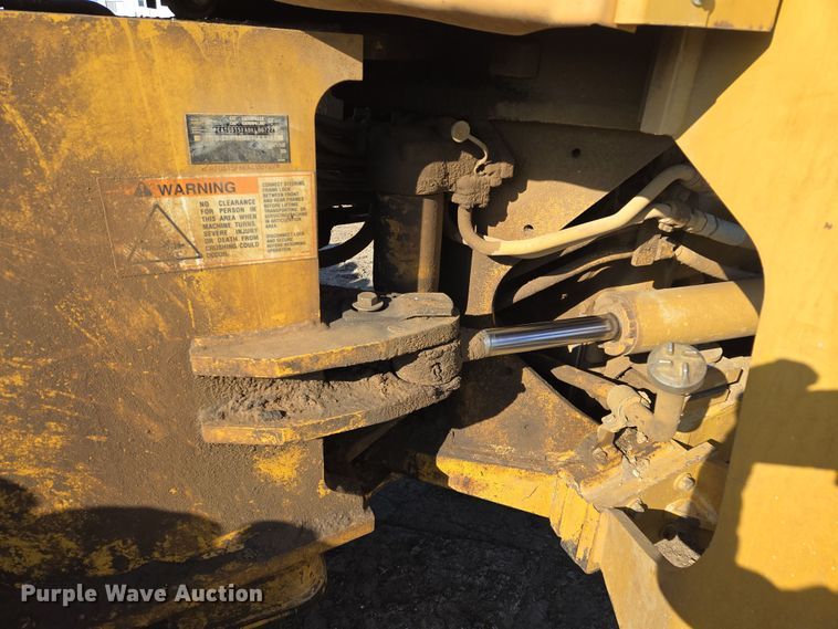 image for item EQ6762 2005 Caterpillar  815F soil compactor