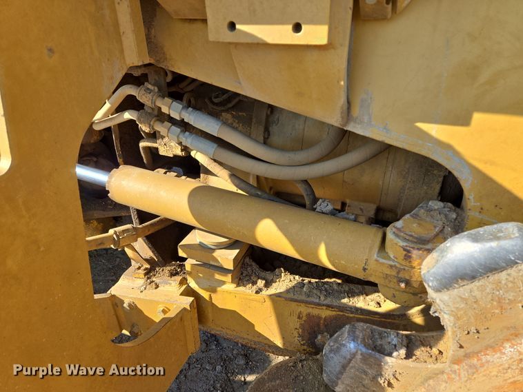 image for item EQ6762 2005 Caterpillar  815F soil compactor