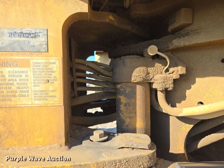 image for item EQ6762 2005 Caterpillar  815F soil compactor