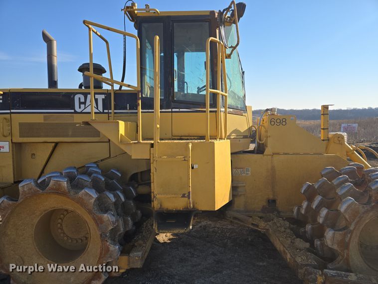 image for item EQ6762 2005 Caterpillar  815F soil compactor