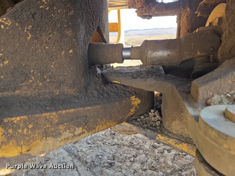 image for item EQ6762 2005 Caterpillar  815F soil compactor