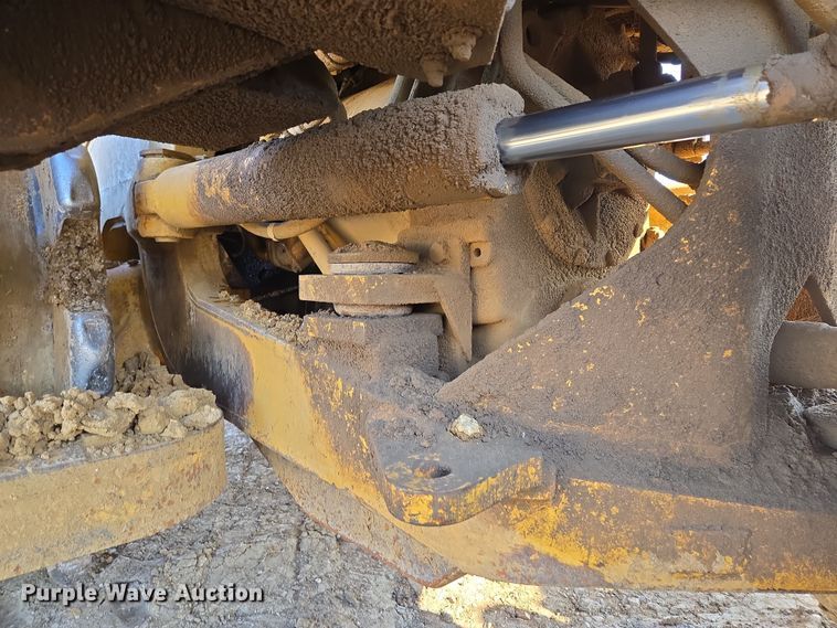 image for item EQ6762 2005 Caterpillar  815F soil compactor