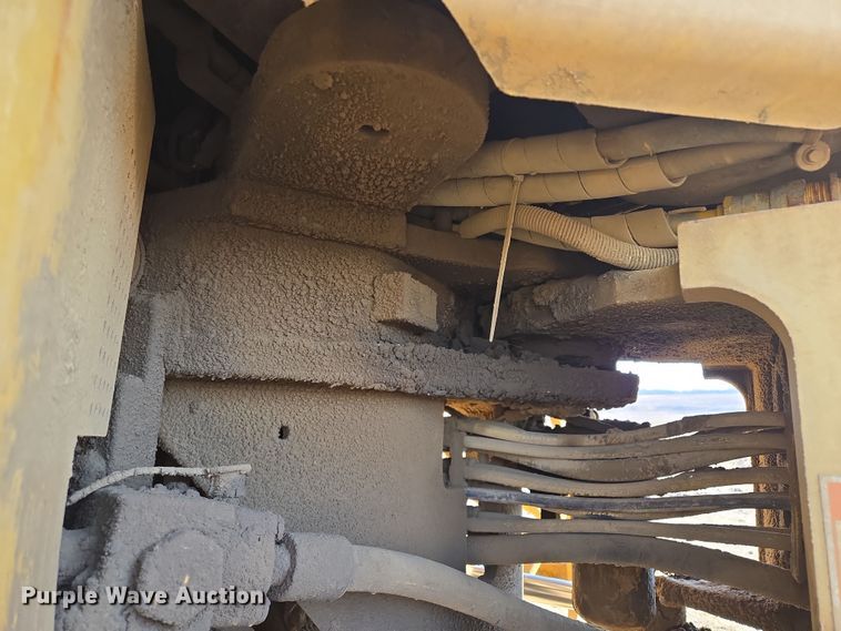 image for item EQ6762 2005 Caterpillar  815F soil compactor