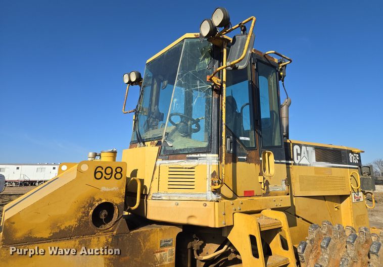 image for item EQ6762 2005 Caterpillar  815F soil compactor