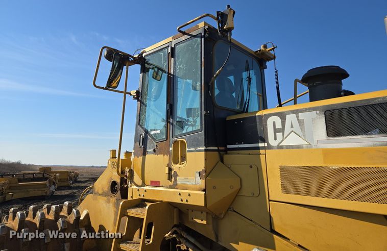 image for item EQ6762 2005 Caterpillar  815F soil compactor