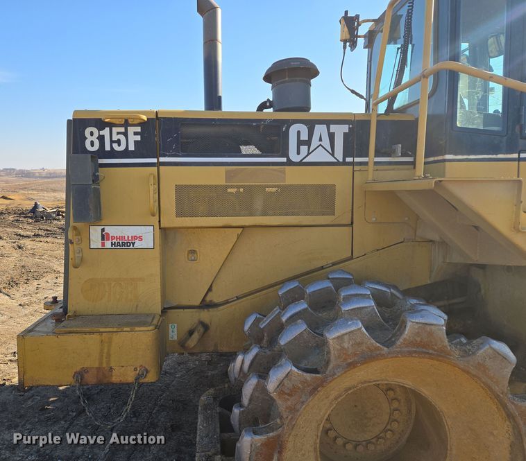 image for item EQ6762 2005 Caterpillar  815F soil compactor