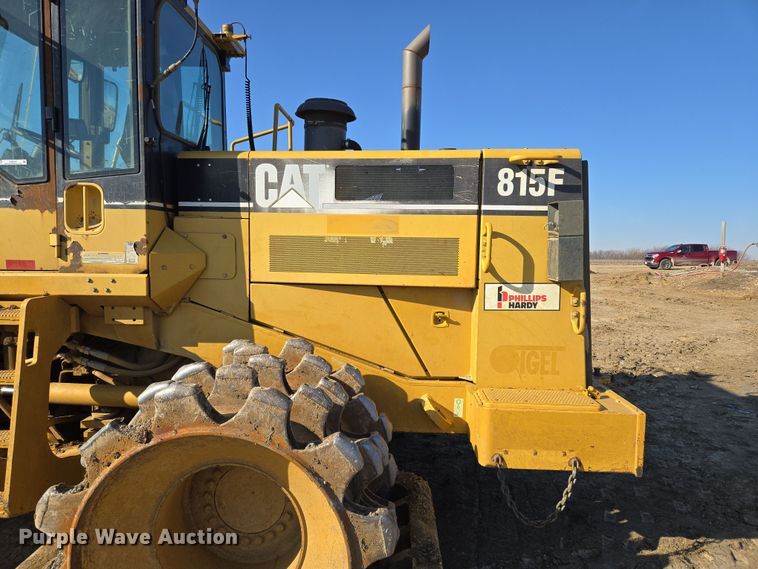 image for item EQ6762 2005 Caterpillar  815F soil compactor