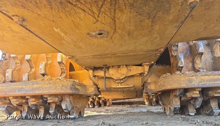 image for item EQ6762 2005 Caterpillar  815F soil compactor