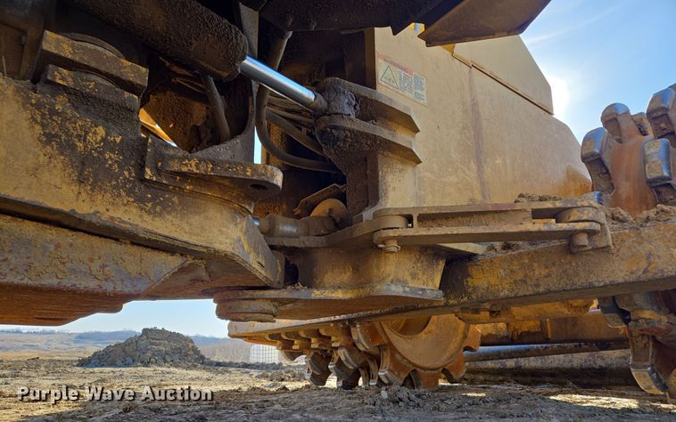 image for item EQ6762 2005 Caterpillar  815F soil compactor