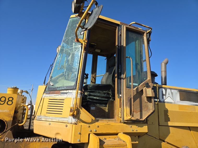 image for item EQ6762 2005 Caterpillar  815F soil compactor