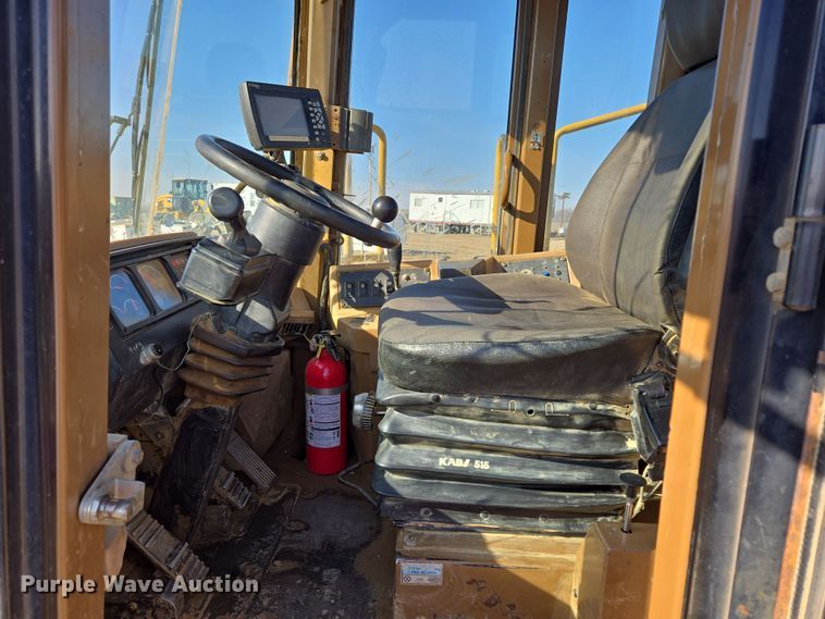 image for item EQ6762 2005 Caterpillar  815F soil compactor