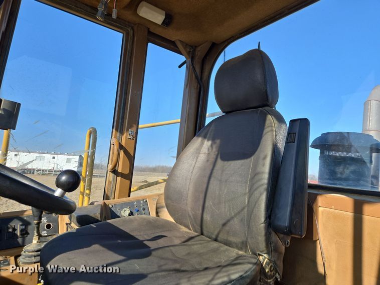 image for item EQ6762 2005 Caterpillar  815F soil compactor