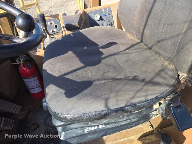 image for item EQ6762 2005 Caterpillar  815F soil compactor