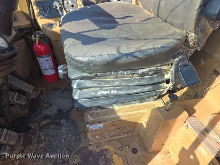 image for item EQ6762 2005 Caterpillar  815F soil compactor