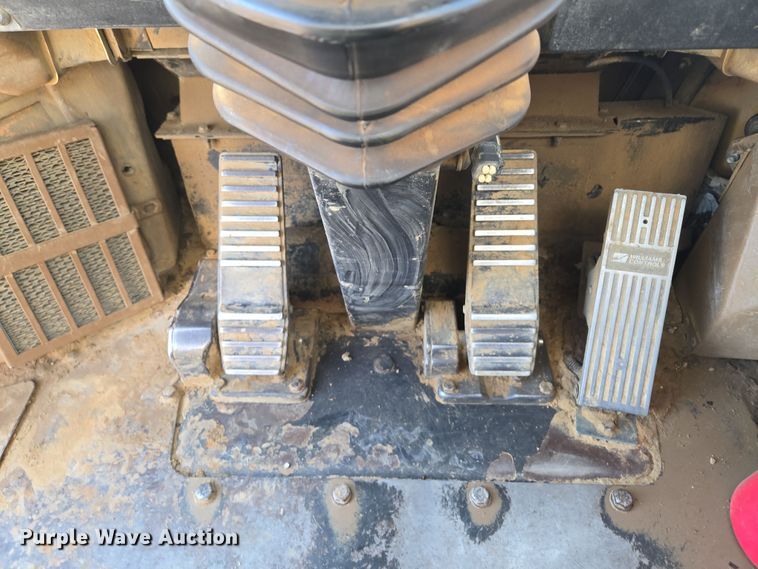 image for item EQ6762 2005 Caterpillar  815F soil compactor