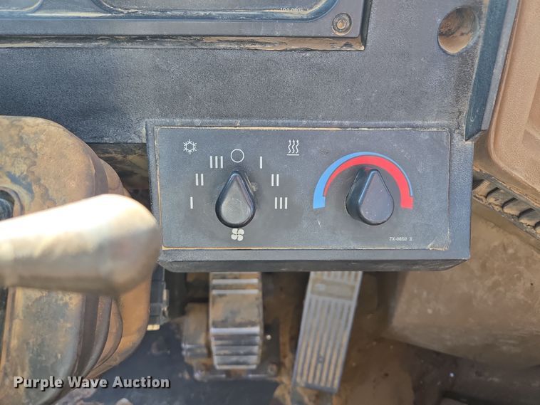 image for item EQ6762 2005 Caterpillar  815F soil compactor