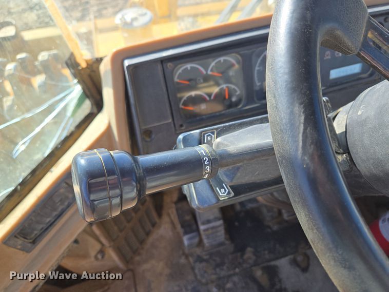 image for item EQ6762 2005 Caterpillar  815F soil compactor