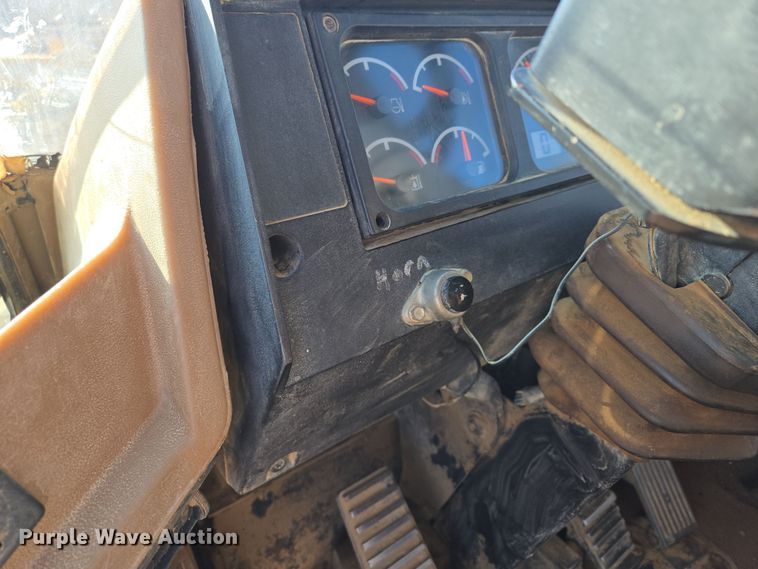 image for item EQ6762 2005 Caterpillar  815F soil compactor