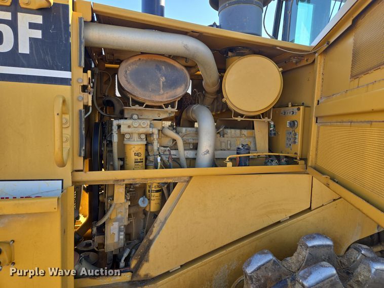 image for item EQ6762 2005 Caterpillar  815F soil compactor