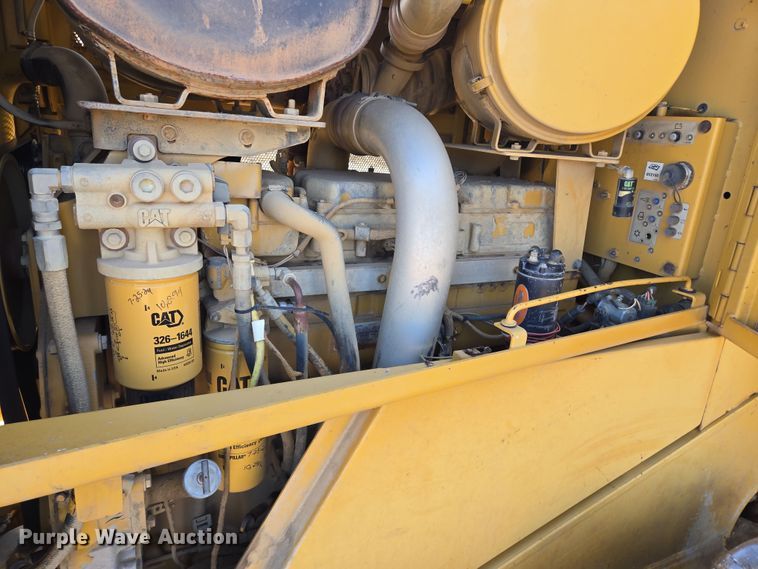 image for item EQ6762 2005 Caterpillar  815F soil compactor