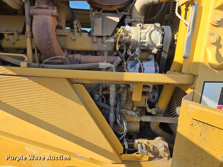 image for item EQ6762 2005 Caterpillar  815F soil compactor