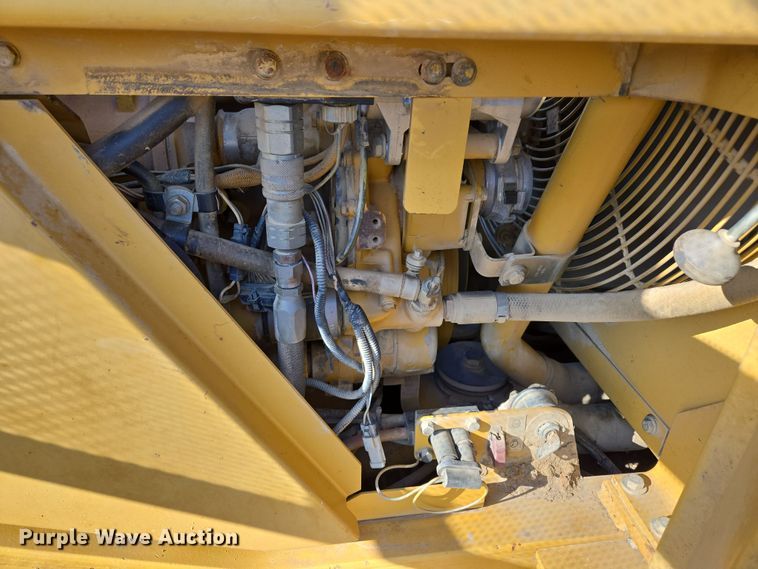 image for item EQ6762 2005 Caterpillar  815F soil compactor