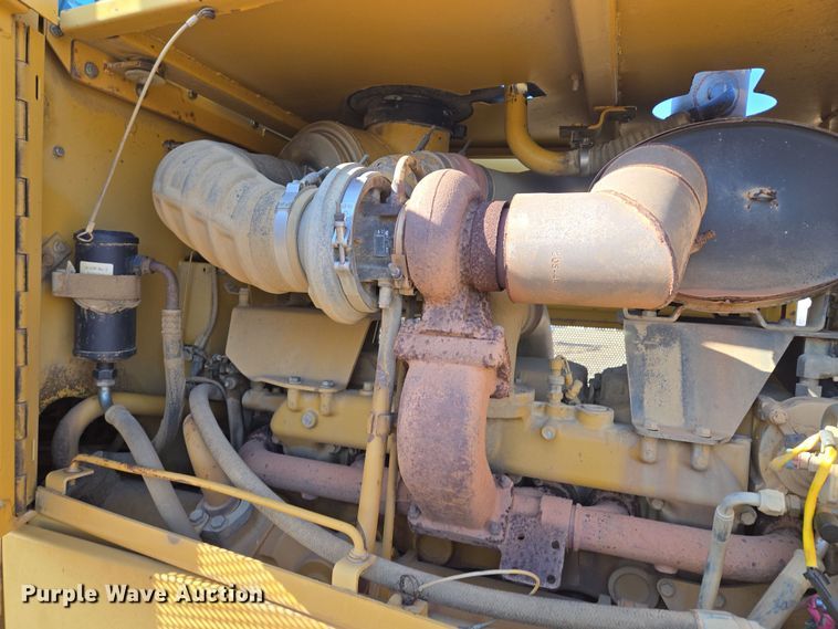 image for item EQ6762 2005 Caterpillar  815F soil compactor