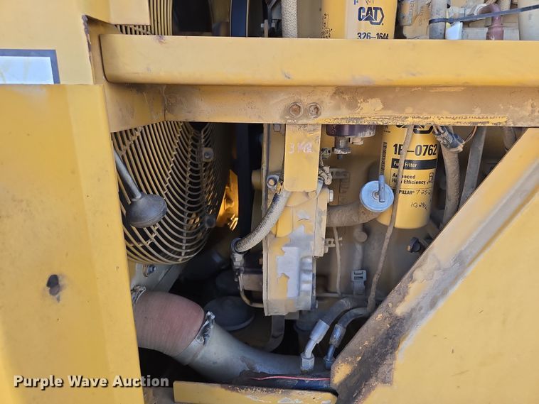 image for item EQ6762 2005 Caterpillar  815F soil compactor