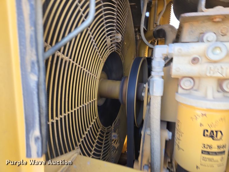 image for item EQ6762 2005 Caterpillar  815F soil compactor