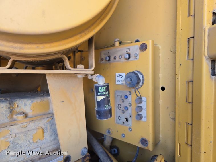 image for item EQ6762 2005 Caterpillar  815F soil compactor