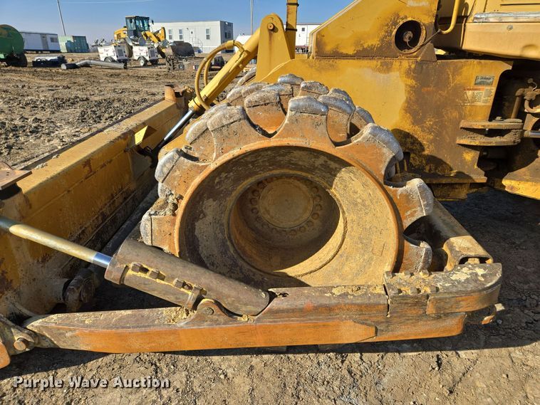 image for item EQ6762 2005 Caterpillar  815F soil compactor