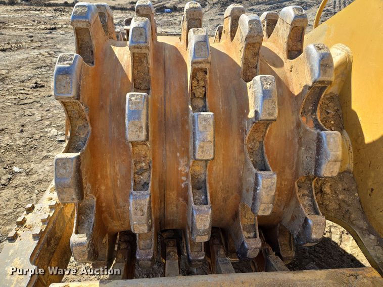 image for item EQ6762 2005 Caterpillar  815F soil compactor