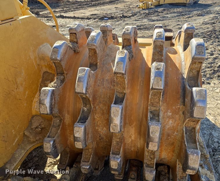 image for item EQ6762 2005 Caterpillar  815F soil compactor