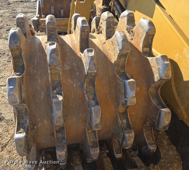 image for item EQ6762 2005 Caterpillar  815F soil compactor