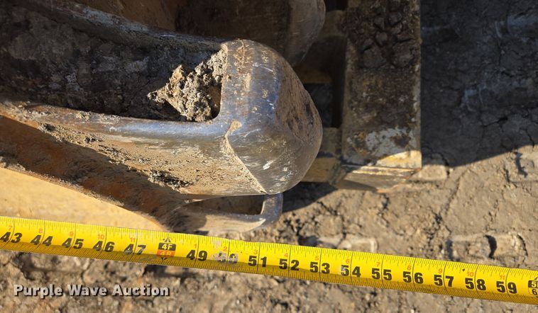 image for item EQ6762 2005 Caterpillar  815F soil compactor